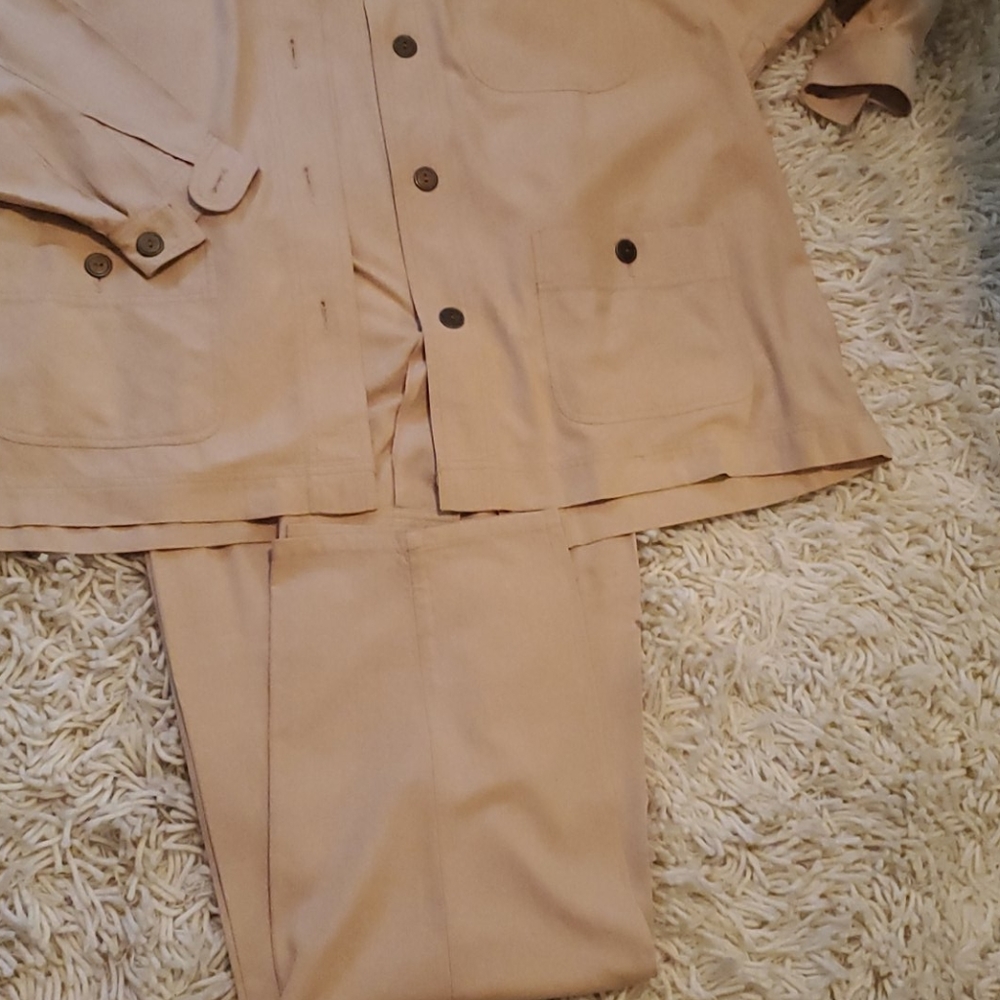 Causal suit - Picture 2 of 2